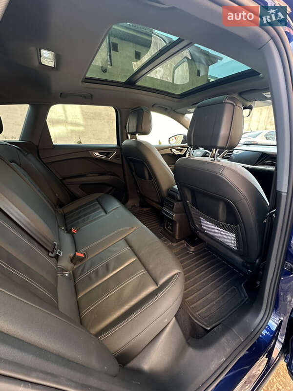 Внедорожник / Кроссовер Audi Q4 e-tron 2022 в Каменец-Подольском