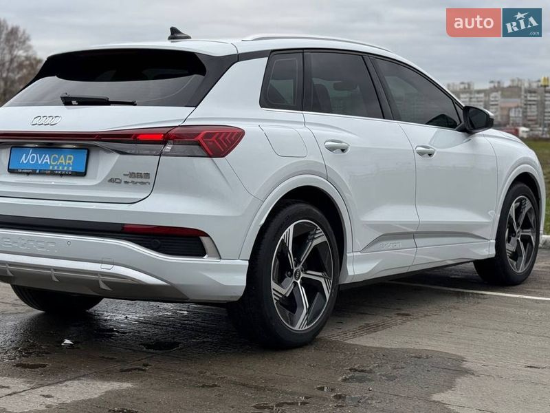 Позашляховик / Кросовер Audi Q4 e-tron 2023 в Києві