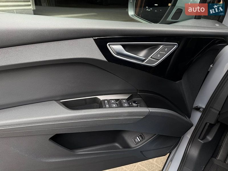 Позашляховик / Кросовер Audi Q4 e-tron 2023 в Києві