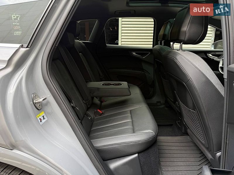 Позашляховик / Кросовер Audi Q4 e-tron 2023 в Києві