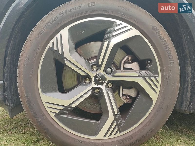 Внедорожник / Кроссовер Audi Q4 e-tron 2024 в Киеве