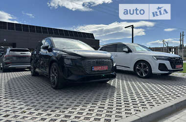 Внедорожник / Кроссовер Audi Q5 e-tron 2024 в 