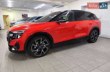 Позашляховик / Кросовер Audi Q5 e-tron 2023 в 