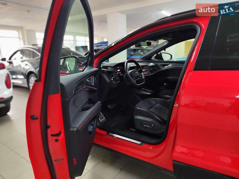 Позашляховик / Кросовер Audi Q5 e-tron 2023 в Києві