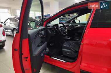 Позашляховик / Кросовер Audi Q5 e-tron 2023 в 