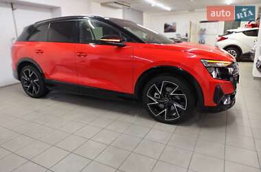 Позашляховик / Кросовер Audi Q5 e-tron 2023 в 