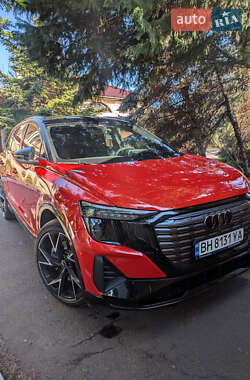 Позашляховик / Кросовер Audi Q5 e-tron 2022 в 