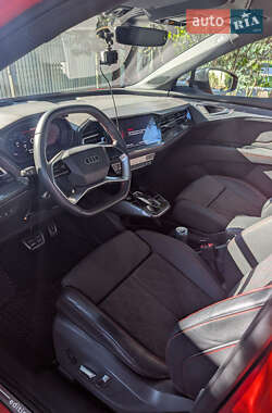 Позашляховик / Кросовер Audi Q5 e-tron 2022 в 