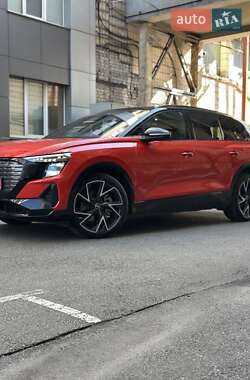 Внедорожник / Кроссовер Audi Q5 e-tron 2022 в 