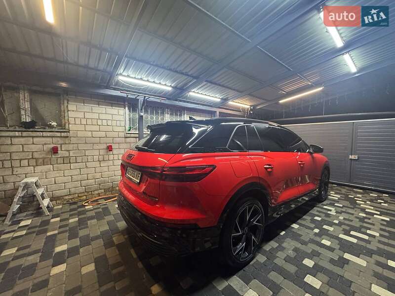 Позашляховик / Кросовер Audi Q5 e-tron 2022 в Дніпрі