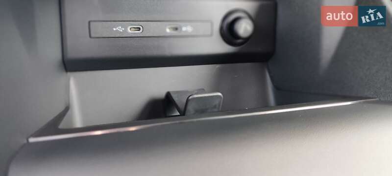 Позашляховик / Кросовер Audi Q5 e-tron 2024 в Києві