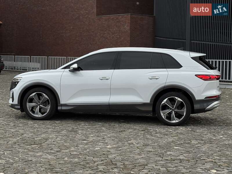Позашляховик / Кросовер Audi Q5 e-tron 2022 в Києві