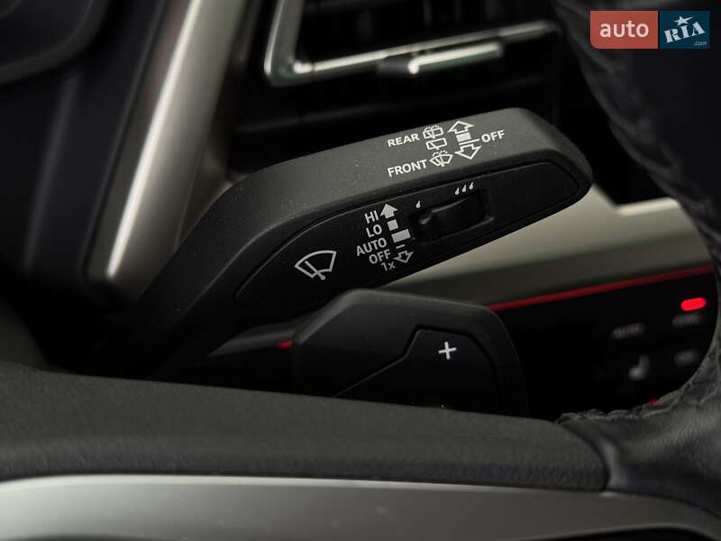 Позашляховик / Кросовер Audi Q5 e-tron 2022 в Києві