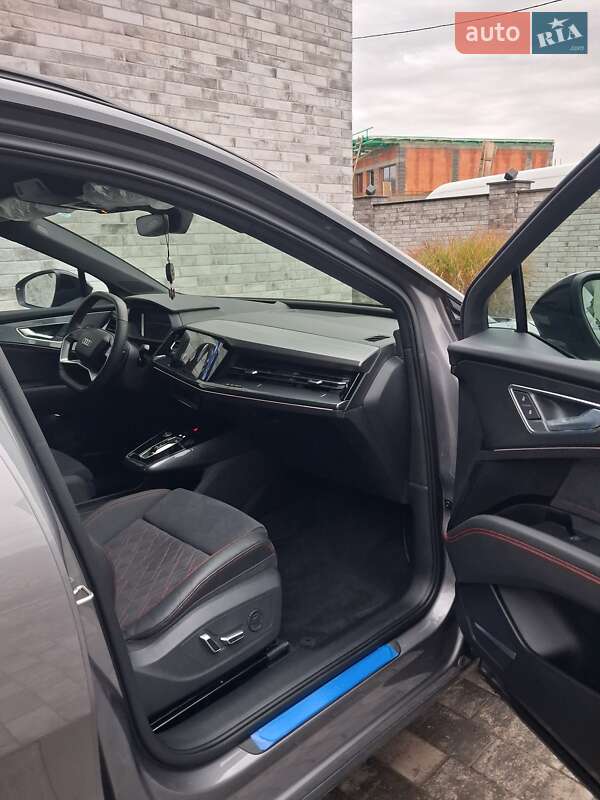 Позашляховик / Кросовер Audi Q5 e-tron 2022 в Мукачевому