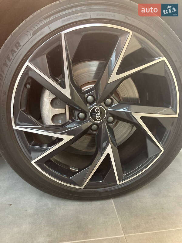 Позашляховик / Кросовер Audi Q5 e-tron 2022 в Києві