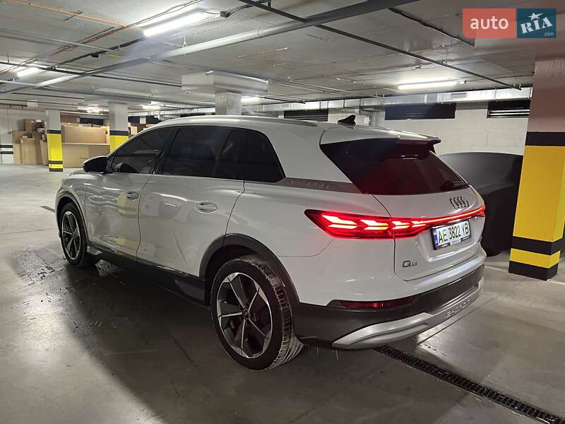 Внедорожник / Кроссовер Audi Q5 e-tron 2022 в Днепре