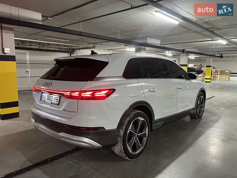 Внедорожник / Кроссовер Audi Q5 e-tron 2022 в Днепре