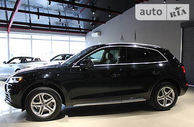 Позашляховик / Кросовер Audi Q5 2018 в 