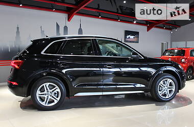 Позашляховик / Кросовер Audi Q5 2018 в 