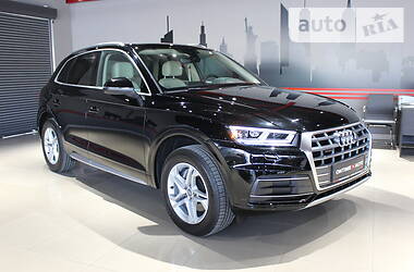 Позашляховик / Кросовер Audi Q5 2018 в 