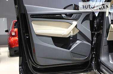Позашляховик / Кросовер Audi Q5 2018 в 