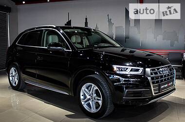 Позашляховик / Кросовер Audi Q5 2018 в 