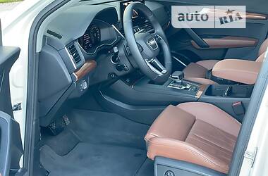 Внедорожник / Кроссовер Audi Q5 2021 в 