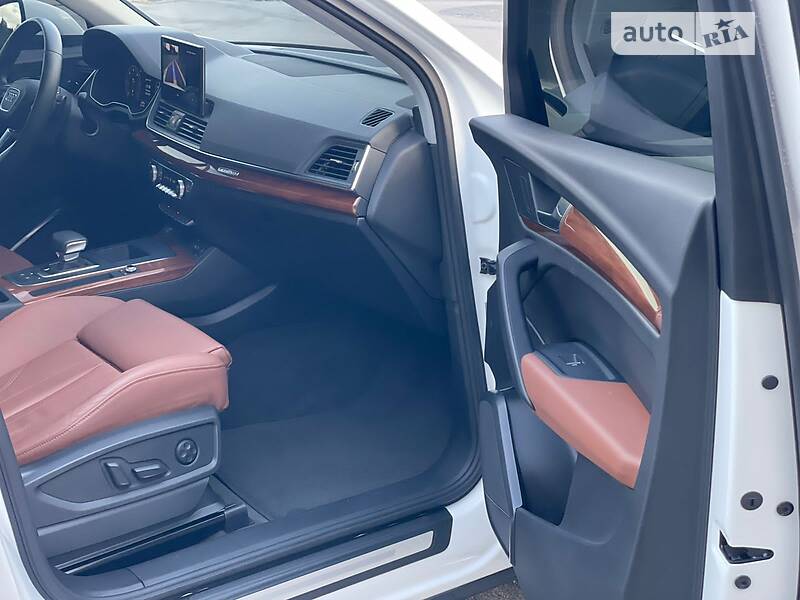 Позашляховик / Кросовер Audi Q5 2021 в Києві
