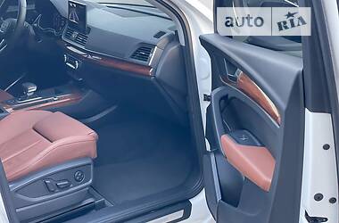 Внедорожник / Кроссовер Audi Q5 2021 в 