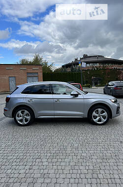Позашляховик / Кросовер Audi Q5 2021 в 