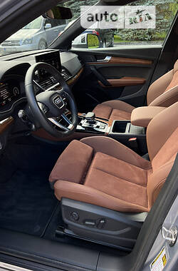Позашляховик / Кросовер Audi Q5 2021 в 