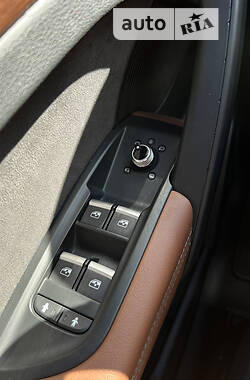 Позашляховик / Кросовер Audi Q5 2021 в 