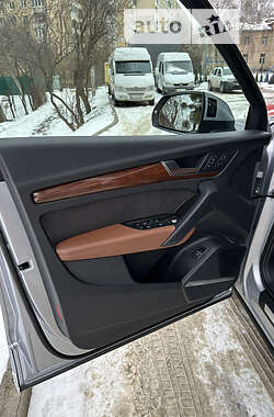 Позашляховик / Кросовер Audi Q5 2021 в 