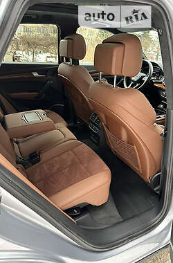Позашляховик / Кросовер Audi Q5 2021 в 