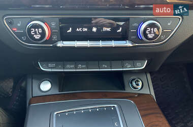 Внедорожник / Кроссовер Audi Q5 2018 в 