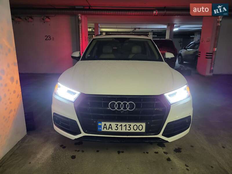 Внедорожник / Кроссовер Audi Q5 2017 в 