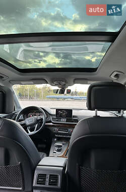 Внедорожник / Кроссовер Audi Q5 2017 в 