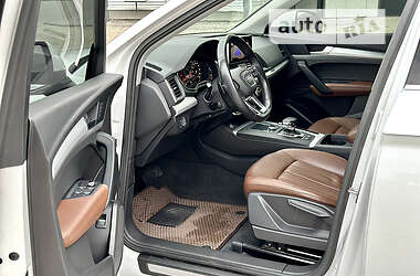 Внедорожник / Кроссовер Audi Q5 2018 в 