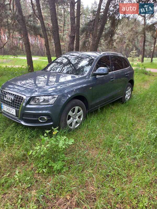 Позашляховик / Кросовер Audi Q5 2010 в 