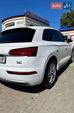 Внедорожник / Кроссовер Audi Q5 2018 в 