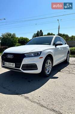 Внедорожник / Кроссовер Audi Q5 2018 в 