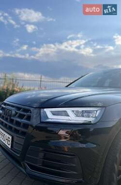 Внедорожник / Кроссовер Audi Q5 2017 в 