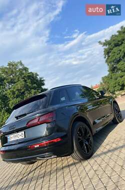 Внедорожник / Кроссовер Audi Q5 2017 в 