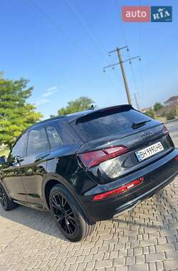 Внедорожник / Кроссовер Audi Q5 2017 в 