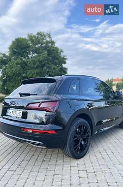 Внедорожник / Кроссовер Audi Q5 2017 в 