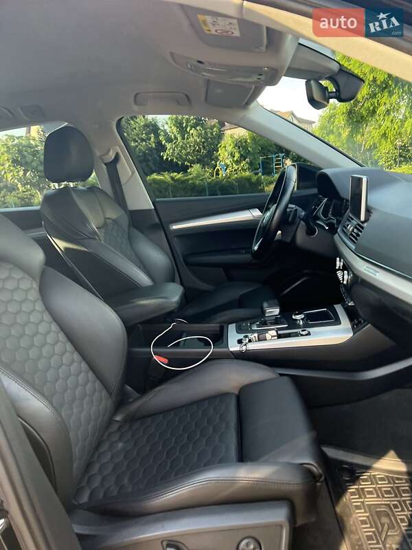 Внедорожник / Кроссовер Audi Q5 2017 в Одессе