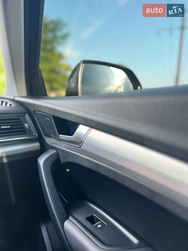 Внедорожник / Кроссовер Audi Q5 2017 в Одессе