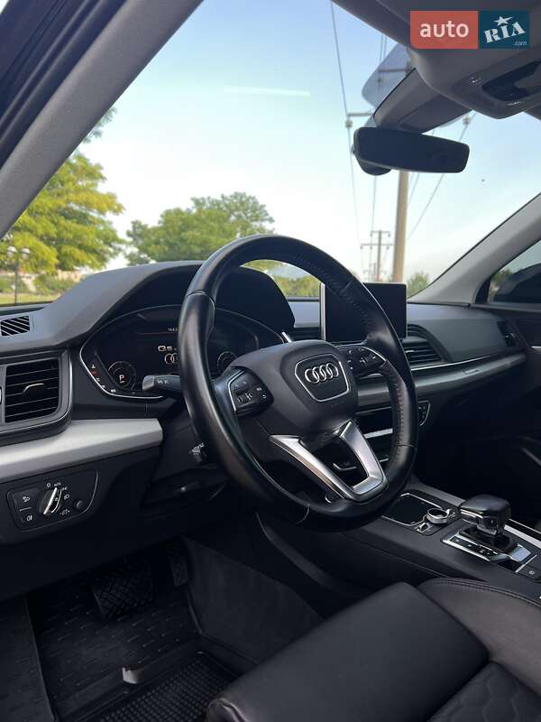 Внедорожник / Кроссовер Audi Q5 2017 в Одессе