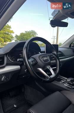Внедорожник / Кроссовер Audi Q5 2017 в 