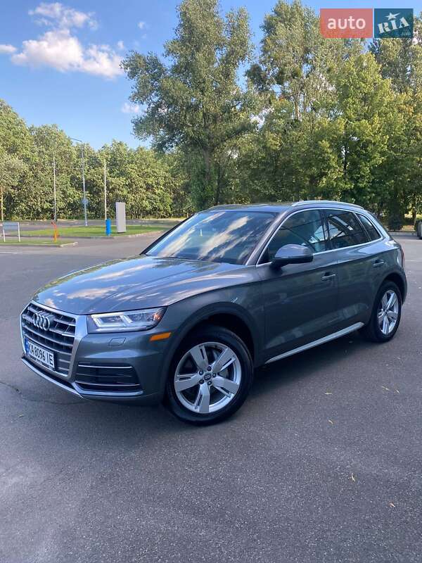 Позашляховик / Кросовер Audi Q5 2019 в Києві